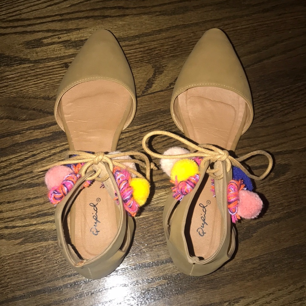 BRAND NEW Pom Pom flats - Picture 3 of 3